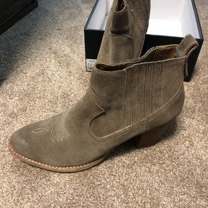 Dolce Vita cowboy style booties. Size 9.5 EUC